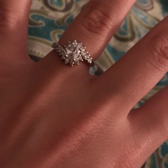 Brand new sterling silver ring size 5 - Picture 2 of 2